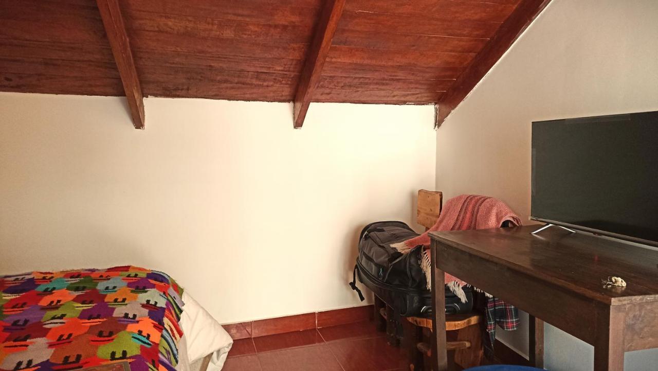 Los Apus Ollantaytambo Luaran gambar