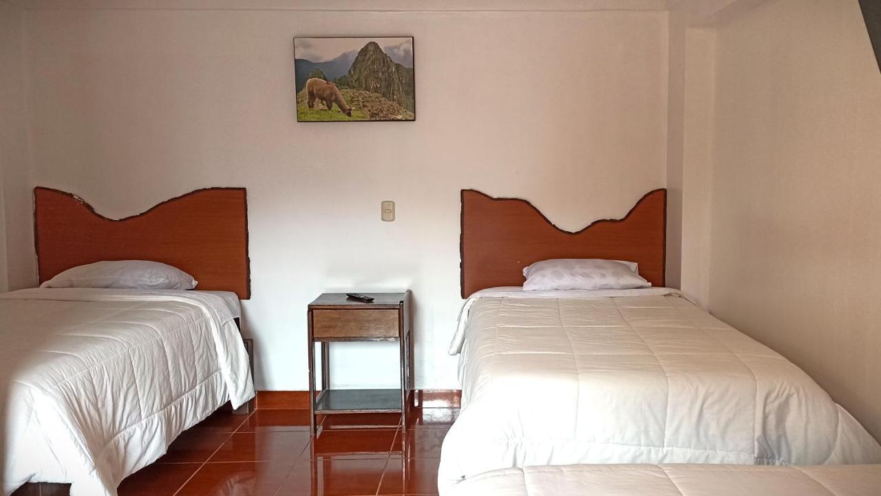 Los Apus Ollantaytambo Luaran gambar